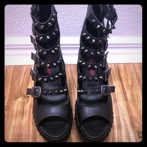 Demonia Venom platform sandal